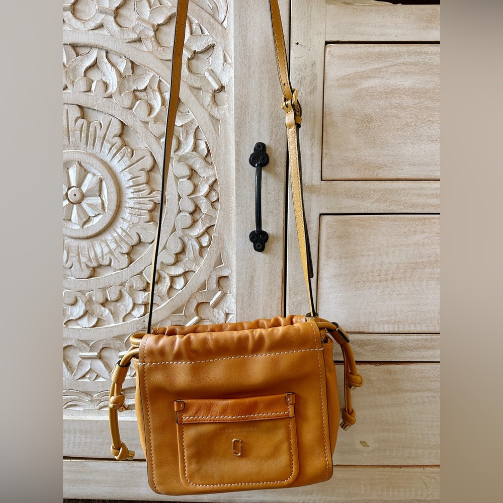 Marc Jacobs Tan Crossbody Bag!